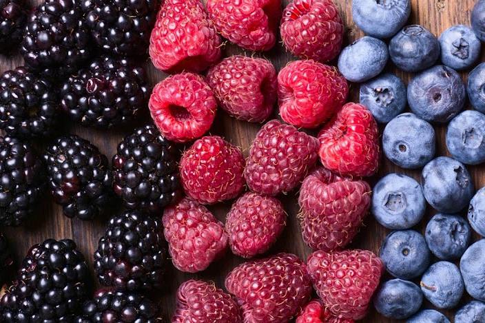 Пополнение коллекции: саженцы ежевики, малины, аронии, шелковицы и не только